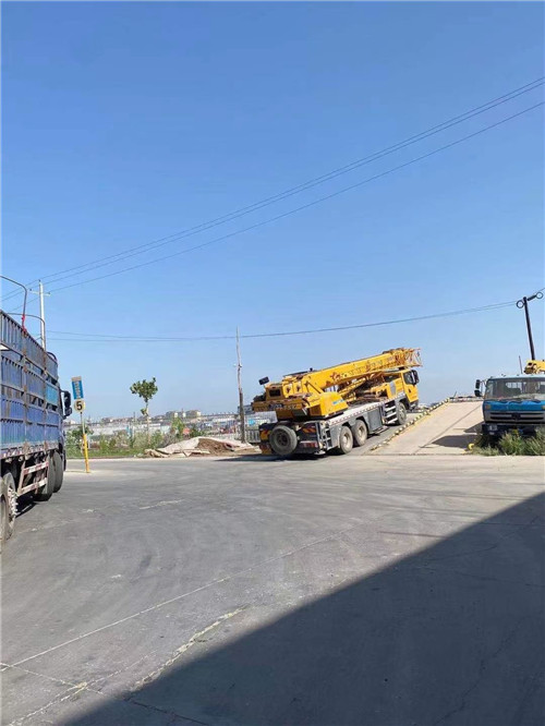 甘南县25吨吊车的租赁价格大概是多少？