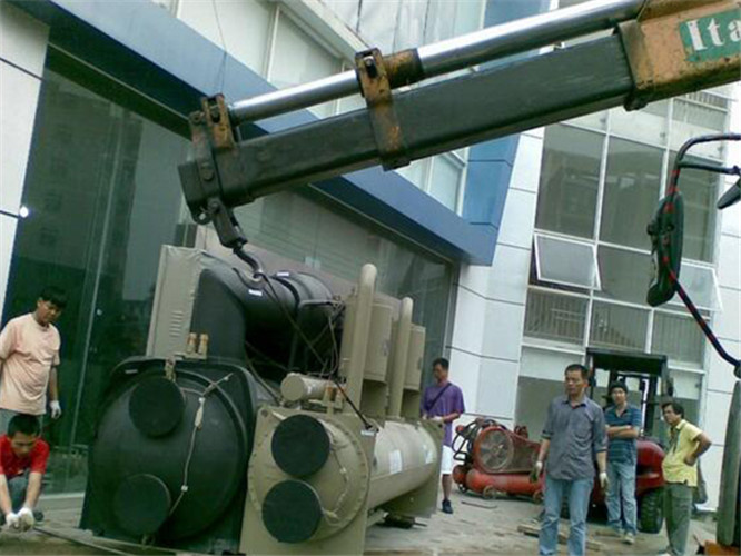 甘南县随车吊和汽车吊的核心区别是什么？哪种更省钱？