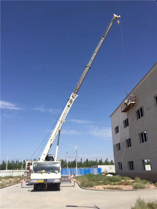 甘南县“轻装强干”—— 吊车的 “轻量化臂架” 技术